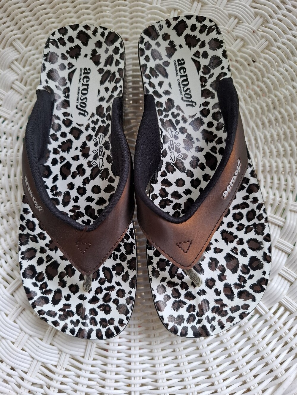 Aerosoft Leopard Comfort Thong Sandals Size 38